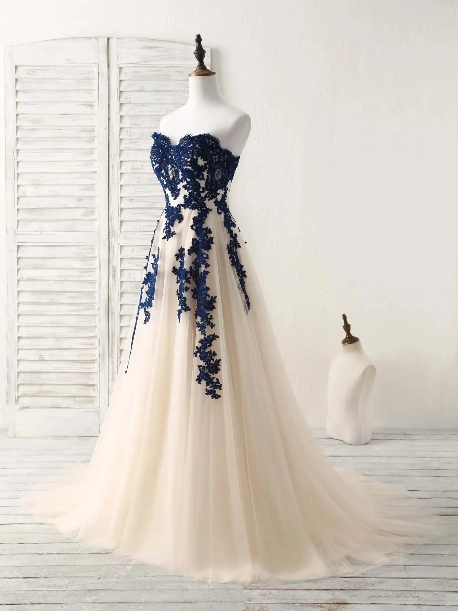 Formal Women's Dresses Elegant Strapless A-Line Tulle Appliques Formal Prom Dress Prom Dress Stores